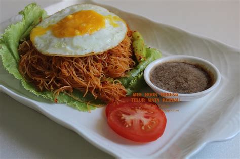 Guna telur saiz d ataupun e. AMIE'S LITTLE KITCHEN: Mee Hoon Goreng Telur Mata Kerbau ...