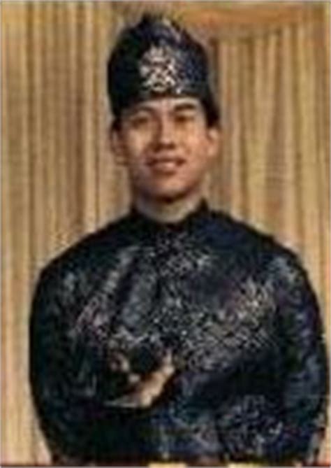 Check spelling or type a new query. Live Your Life: TENGKU TUMENGGONG MUHAMAD FAKHRY PETRA ...