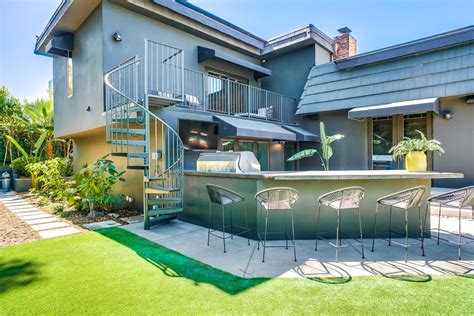 Point2 gives you far more than a searching homes for sale in woodstock, on has never been more convenient. 20715 Deforest St | Rancho Photos