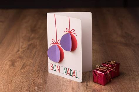 Una tarjeta con relieve para regalar en navidad. 8 postales de Navidad | Manualidades