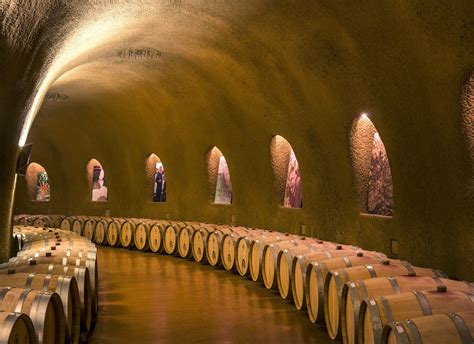 Une cave à vin de service permet de mettre à température idéale de dégustation les vins rouge, blanc, rosé, ainsi que les champagnes. Comment nettoyer sa cave à vin - Quel aspirateur choisir