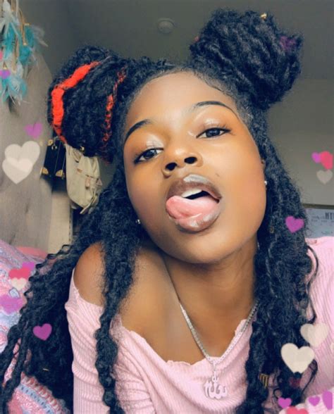 Pin By Kushana On Hair It Is♀️ Long Tongue Girl Beautiful Black Women White Tongue
