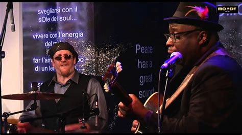 Ronny Jordan Trio @ Moody Jazz Cafè "Blues Grinder" - 05/02/2012 - YouTube