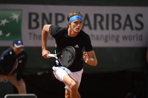 Per lui, infatti, si tratta della seconda semifinale di fila al roland garros, dopo essersi. ATP Roland Garros: Alexander Zverev survives another scare ...