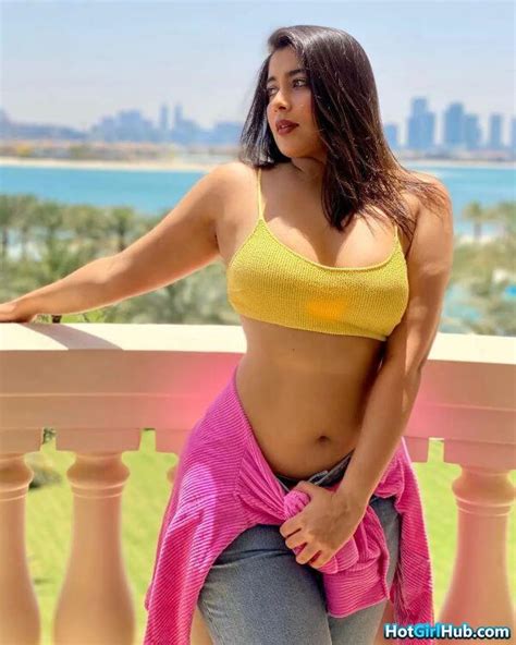 Sexy Desi Indian Girl Showing Big Boobs 15 Photos