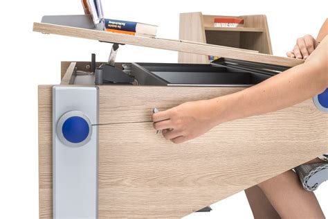 Moll winner classic schreibtisch, das original, 10 höhenstufen verstellbar die klassische höhenverstellung mit patentiertem einhängebeschlag. Kindermöbel Kormann Shop - Schreibtisch moll Winner ...