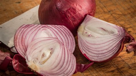 Federal health officials have linked red onions as the source of the current nationwide salmonella newport outbreak being investigated. Red Onions Linked to Salmonella Outbreak, Officials Say ...