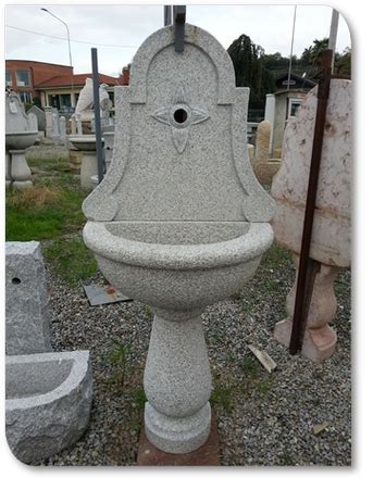 .vendesi appartamento a pochi km da morbegmo e sondrio, trilovale di 80 mq con giardino attrezzato con tavolo e panche in pietra, gazebo, barbecue e fontana a 700. Fontane a parete, granito, marmo - Pietra di Luserna ...