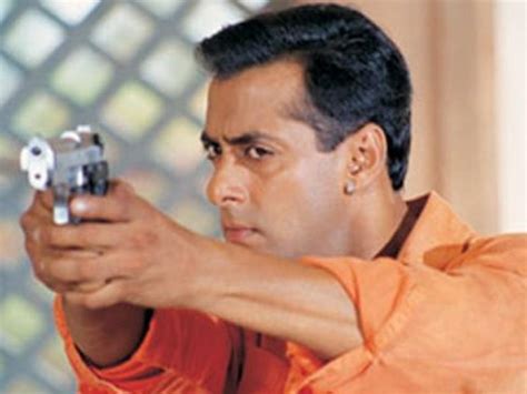 Veer (salman khan) is the only son of a thakur and is the apple of his parent's eyes. . My Hero!! Salman Khan .: Tumko Na Bhool Paayenge