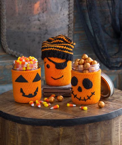 Free halloween crochet pattern for a mini witches hat and wig tutorial. Crochet Patterns Galore - Halloween Jar Cozies