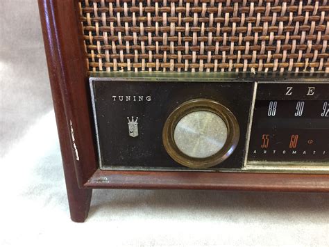 1950s Zenith Amfm Model K731 Walnut Tabletop Electric Tube Radio