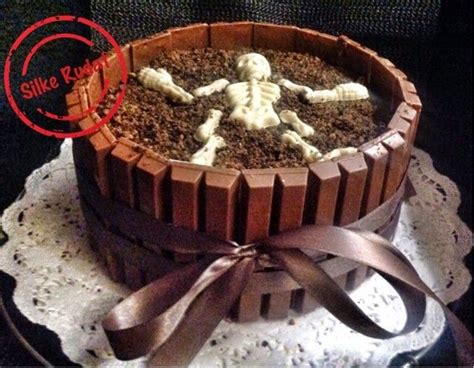 Halloween kuchen torte motiv fledermäuse i whipped i whipped i mixed i made you cake: skelett kuchen, schnelle und einfache halloween variante ...