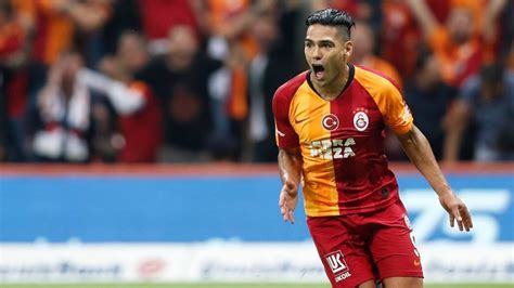 Galatasaray başkanı burak elmas, geçtiğimiz gün yaptığı açıklamada, falcao ve feghouli'ye falcao'yla ilgilenen takımlar var. Falcao García y el Galatasaray se entienden: debut y gol ...