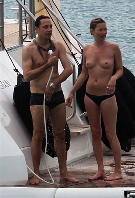 Celebrity Nudity Highlights 2010 May Picture 2010 12 Original Kate Moss Topless 2010 05 05