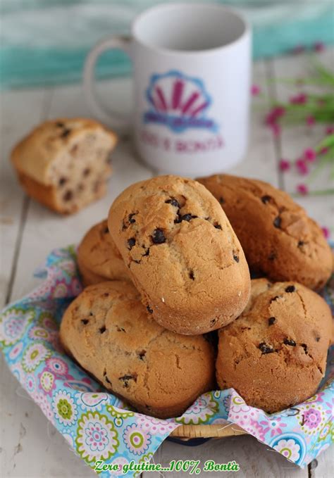 Una finestra sul giardino, una splendida fioritura e un goloso plumcake fatto a quattro mani, con tanta pazienza e tanto amore per rendere sereno e piacevole composto in uno stampo da plumcake oliato e aggiungete in superficie le gocce di cioccolato rimaste.infornate a 180 c° per circa 50 minuti (fate. Mini plumcake con gocce di cioccolato - Mary Zero glutine ...