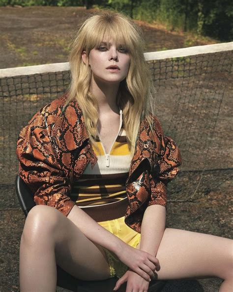 Mary elle fanning was born on the 9th of april 1998 in conyers, georgia, usa, to heather joy (arrington) and steven j. Elle Fanning: Vogue Japan 2018 -02 | GotCeleb