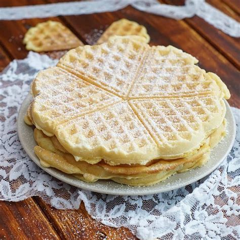Danach alle anderen zutaten hinzufügen.das geht leichter, wenn zuerst alle diese zutaten miteinander vermengt werden und diese. Waffel Grundteig - Leckere Waffeln schnell gemacht ...