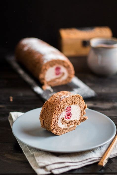 Mit einem kleinen teelöffel senf darauf verteilen. Schokoladen Himbeer Roulade | Rezept | Rouladen kuchen ...