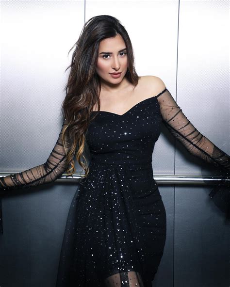 Mahira Sharma Oozes Oomph With Her Sexy Looks On Instagram See Pics