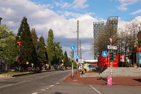 Situated on the right bank of the elbe river, the nearby landungsbrücken is a northern part of the port of hamburg. Fotos von dem Stadtteil St. Pauli in Hamburg - Fotos von ...