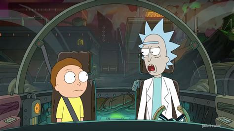 Mientras tanto en el vecindario de los smith, las personas malinterpretan las intenciones de las cabezas flotantes y los veneran como dioses al punto en que comienzan cultos en torno a ellos. Rick y Morty regresan con episodios faltantes de la cuarta ...