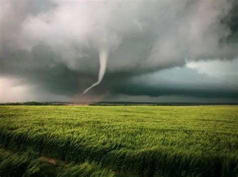 How Far Do Tornadoes Travel Tornado Movement Direction And Speed