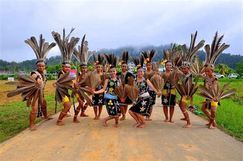 Other festivals are observed by particular ethnic or religious groups, and the main holiday of each major group has been declared a public holiday. 10 Top Festivals In Malaysia You Ought To Witness In 2019