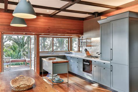 Replace your dated kitchen with cabinets, countertops, backsplashes, and elements that can stand the test of time and use. 13 timeless kitchen designs to inspire | MiNDFOOD | Style