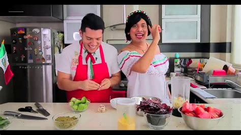 En este video pepe y teo no cuentan lo difícil que fue vulnerarse con su familia y mostrarse de forma auténtica. La cumbia del pozole🎶 (Pepe y Teo) - YouTube