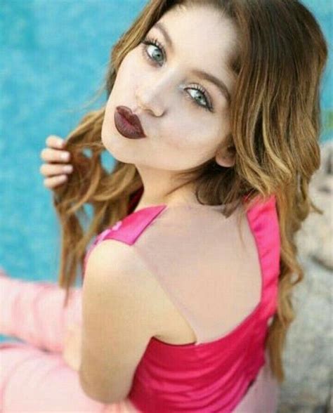 Karol itzitery piña cisneros or karol sevilla is a mexican actress and singer known for her portrayal of luna valente in the disney channel. Karol sevilla panosundaki Pin