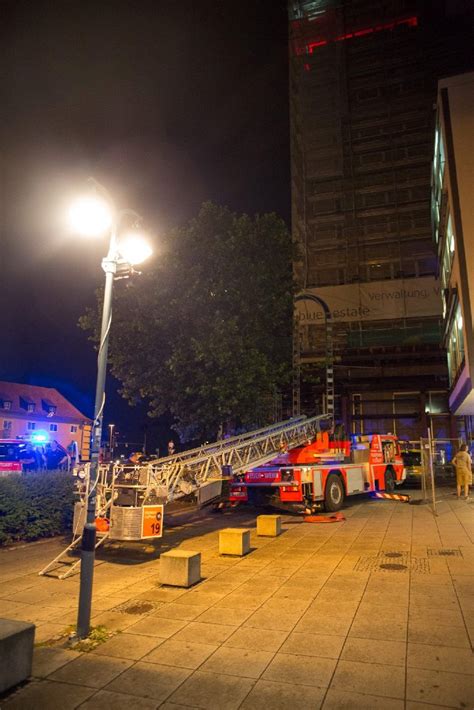 An der staatsoper stuttgart seien teile der dachverkleidung abgedeckt worden. Fotostrecke: Sturm in Stuttgart: Unwetter legt ...