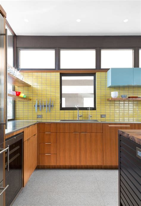 Posted january 2, 2020 by cabinets to go. Sunny Mid-Century Modern Kitchen | Mid century modern ...