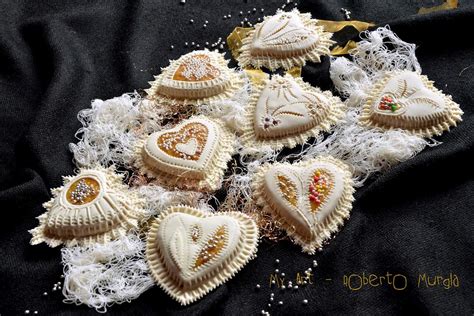 Per decorare la superficie vi consigliamo di spennellarla con glassa e. Dolci Tipici Di Oliena