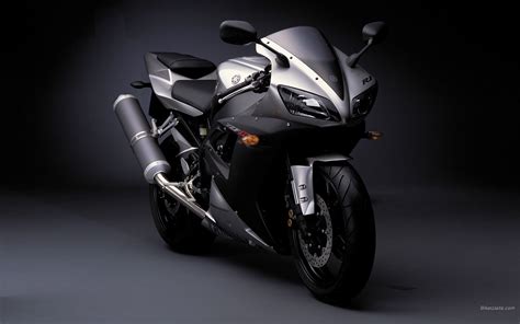 This model lasted just two years before being superceded in 2004 by a. yamaha yzf-r1 2002 silver sportbike motorcycle Moto R1 ...
