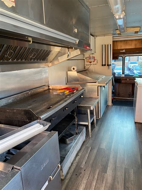 Chevrolet P30 Inspected Mobile Kitchen Food Truck with New Engine for