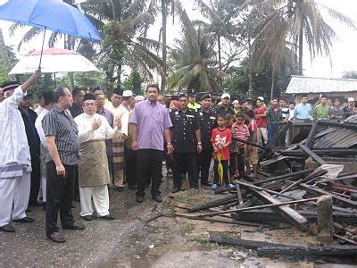 Muhammad v dari kelantan (id); Andai Kau Tahu: TUANKU SULTAN MUHAMMAD KE 5 MELAWAT MANGSA ...