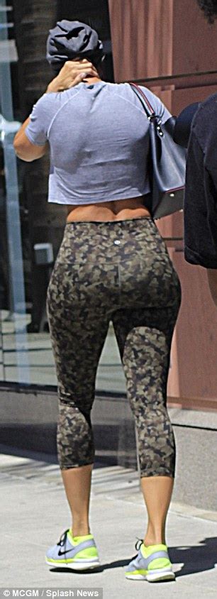 Nicole Murphy Highlights Shapely Derriere In Camouflage Leggings