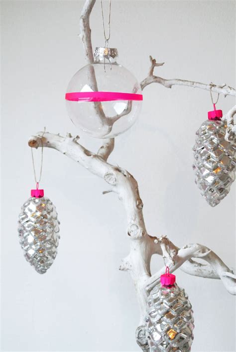 17 Cute and Easy DIY Christmas Ornaments - Style Motivation