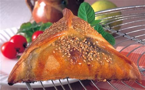 مكرونة بالريحان و الطماطم المجففة. شعيبيات بالسلق - مطبخ منال العالم