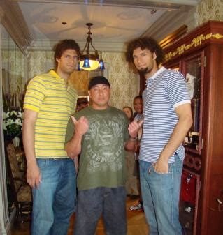 Brook robert lopez (born april 1, 1988) is an american professional basketball player for the milwaukee bucks of the national basketball association (nba). Brook Lopez on the left and Robin Lopez