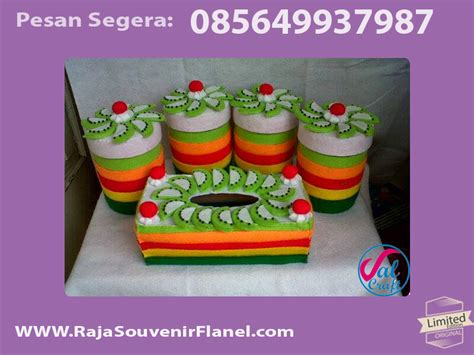 Karakter gelas plastik yang ringan dan tidak mudah pecah inilah yang membuat gelas plastik. Pin di 085649937987 Souvenir pernikahan, souvenir ...