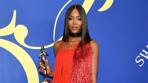 Damit haben wohl die wenigsten gerechnet, aber naomi campbell ist zum ersten mal mutter geworden. Mega Nippel-Blitzer: Naomi Campbell entblößt blanke Brust ...