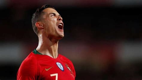 بسبب تصرفه في مؤتمر صحفي خاص بمواجهة منتخب بلاده قبل مباراة الفريق أمام المجر. مدرب البرتغال يخالف رغبة كريستيانو رونالدو أمام أندورا