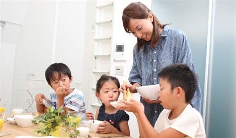 中国語のような、完全声調言語に対し、日本語では、アクセントの位置が単語の意味を完全に変えてしまうことはあまりありません。 ですから、日本語を話すときに誤った母音にアクセントを置いても この場合、無声化音節は、カタカナを丸で囲んだものになります。 例：惑星 わ㋗せい。 こどもの日のお祝い料理!晩ご飯ぴったりのメニュー☆ - 日々 ...