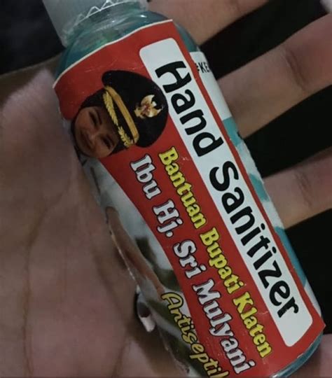 Cewek korea mabuk, terus di masukin botol soju sama temenya. Viral Stiker Bupati Klaten di Botol Hand Sanitizer, Ganjar ...