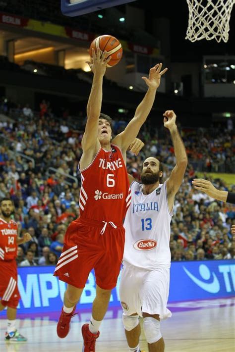 18' i̇talya atağında, immobile ile verkaç yapan insigne, ceza sahası. İtalya - Türkiye EuroBasket 2015 | Sports jersey, Fashion ...