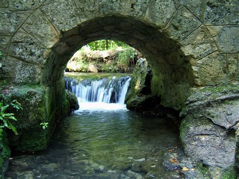 Uracher wasserfall schwäbische alb wasserfall urach bad urach wasser mystisch alb sprühregen sehenswürdigkeit. Uracher Wasserfall