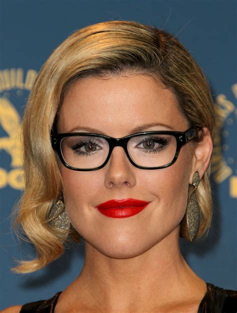 10 Dazzling Eye Makeup Ideas For Women With Glasses Sheideas