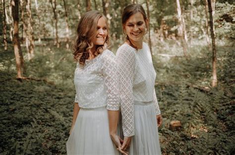 Brautkleider online shop, schneller versand. Partner-Look Inspiration für lesbische Bräute in 2020 ...