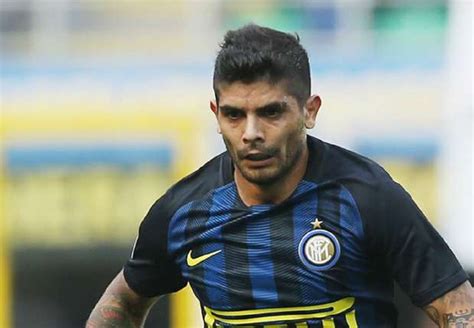 Ever tiene, además, un hijo de una relación anterior. EL Inter de Italia quiere "despachar" a Ever Banega por 15 ...